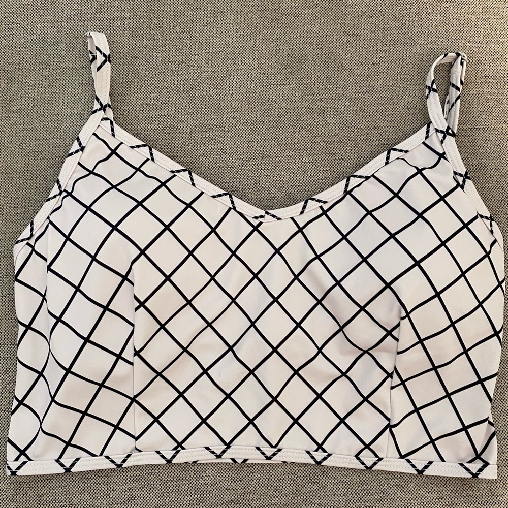 NWOT Kortni Jeane V’d Crop Top